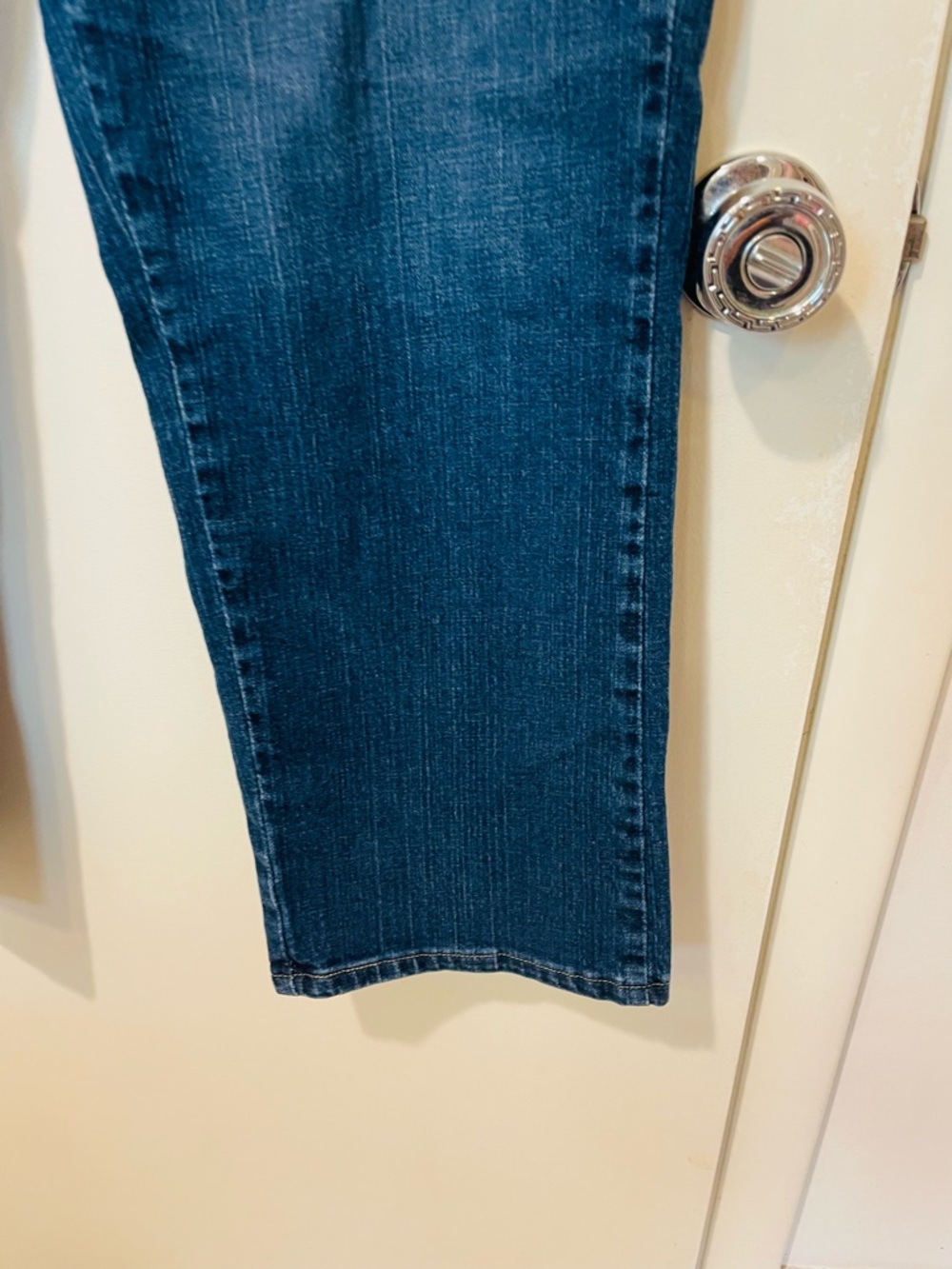 Lee Women's Relaxed Fit Straight-Leg Jeans mid-rise fit sz 16s ladies blue - Picture 2 of 9